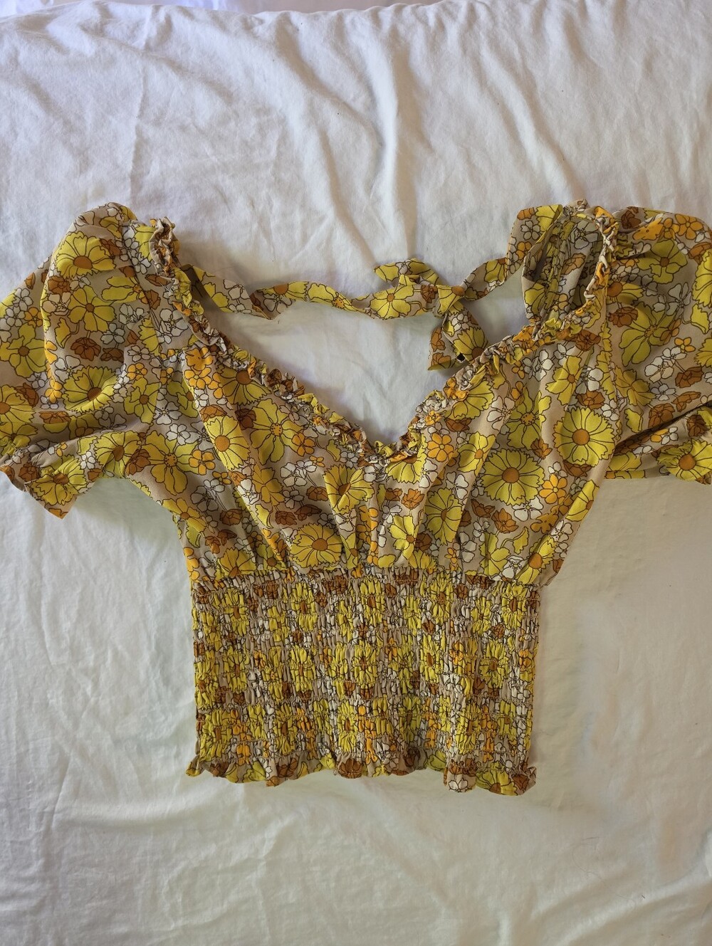 Milk & Honey Retro 70s Floral Smocked Crop Top XS Yellow Daisy Puff Sleeve